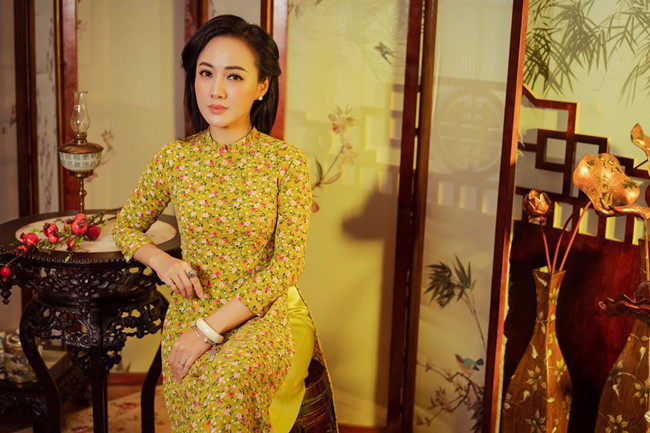 BTV Thoi su Hoai Anh bao nam gan voi chiec ao dai-Hinh-4