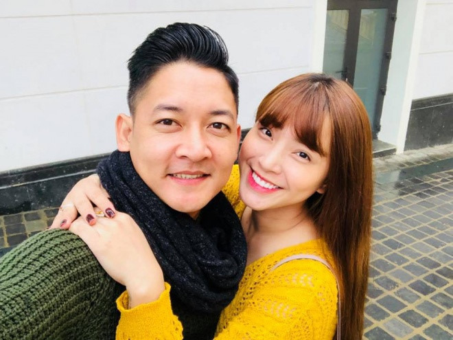 Thừa nhận từng tắm trắng, quý tử nhà Hải Băng da đen vì mẹ Thua nhan tung tam trang, quy tu nha Hai Bang da den vi me