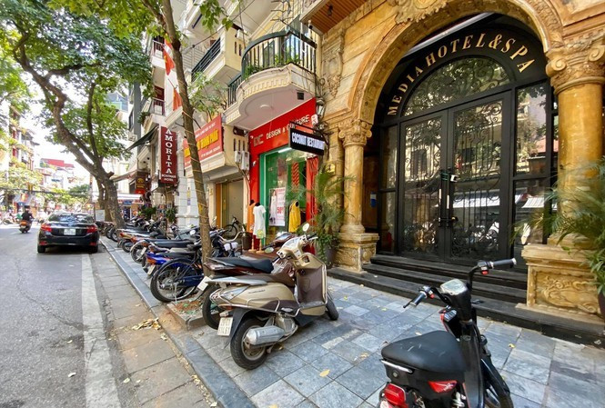 Ban tra da giua sanh khach san sang, duoc tra them 4 trieu/thang