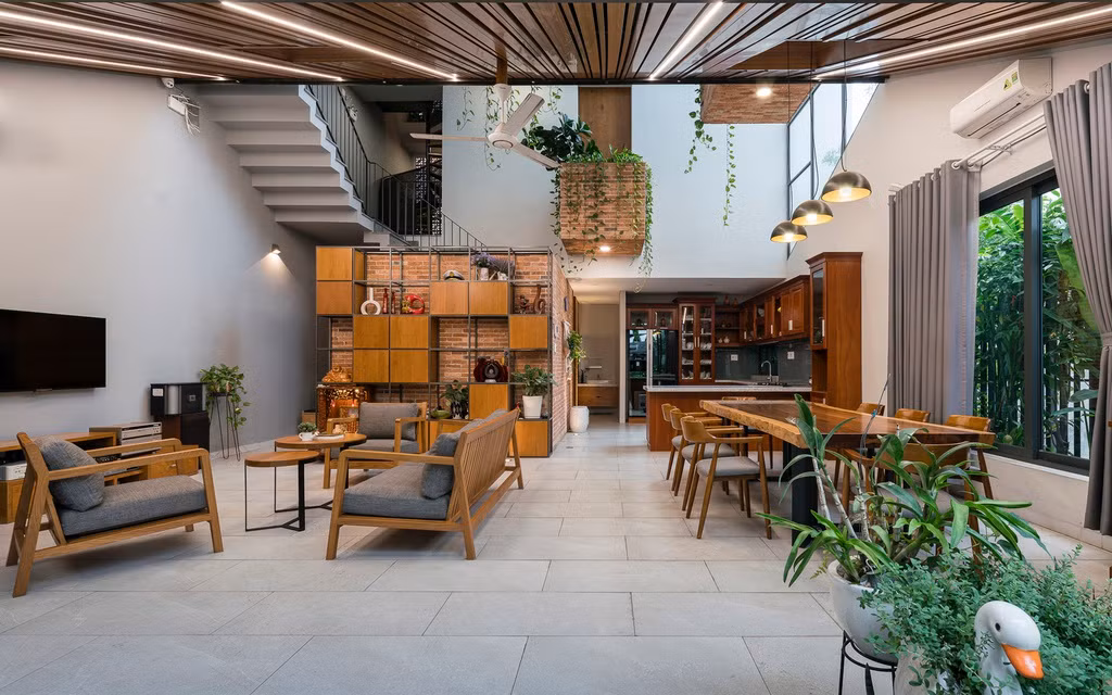 Nhóm thiết kế đã quyết định tách ngôi nhà thành 2 phần với cách sắp xếp lệch tầng uốn lượn.