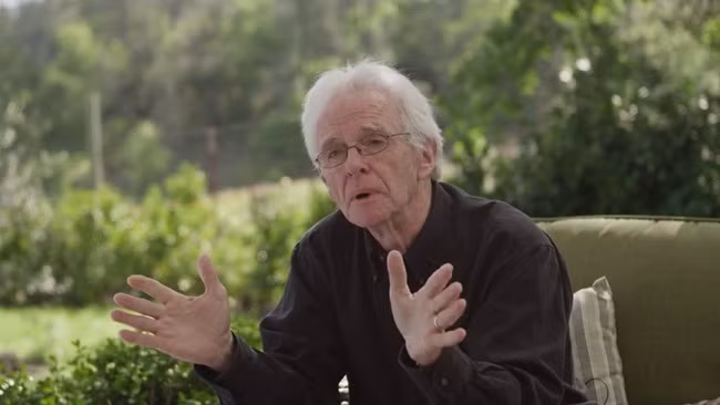 Mặc dù, Charles không tiết lộ số tiền nhưng có nhiều thông tin nói số tiền ông được trả là 100.000 USD (~2,3 tỷ đồng).