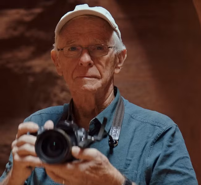 Vào thời điểm đó, những cơn mưa trút xuống khiến các ngọn đồi ngập màu xanh trong vài tháng trước khi mùa hè nóng nực về.