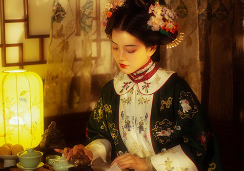 Quá xinh đẹp, cung nữ được Càn Long chuyên sủng hàng đêm - Hình 3 Qua xinh dep, cung nu duoc Can Long chuyen sung hang dem-Hinh-3