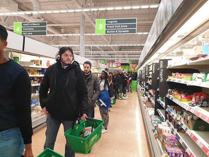 Bên trong một siêu thị tại London, Anh. Ảnh: Daily Mail.