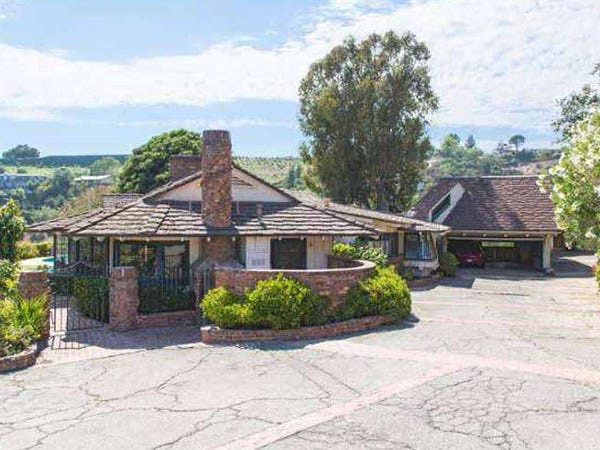 Tỷ phú Musk cũng mua 2 ngôi nhà khác trên cùng một con phố, trong số đó có căn biệt thự trị giá 6,75 triệu USD. Ảnh: Sotheby's International Realty.