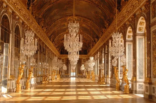 Điện Versailles, Pháp: Từ kiến trúc bên ngoài tới nội thất bên trong, điện Versailles khiến du khách không khỏi thán phục trước sự xa hoa, tinh tế và nghệ thuật. Ảnh:Parisianist.