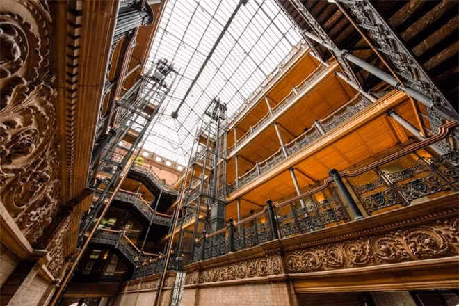 Tòa nhà Bradbury, Mỹ: Tòa nhà cổ nhất Los Angeles có phần nội thất ấn tượng, từng xuất hiện trong nhiều bộ phim như Blade Runner (Tội phạm người máy). Ảnh:Chrissista.