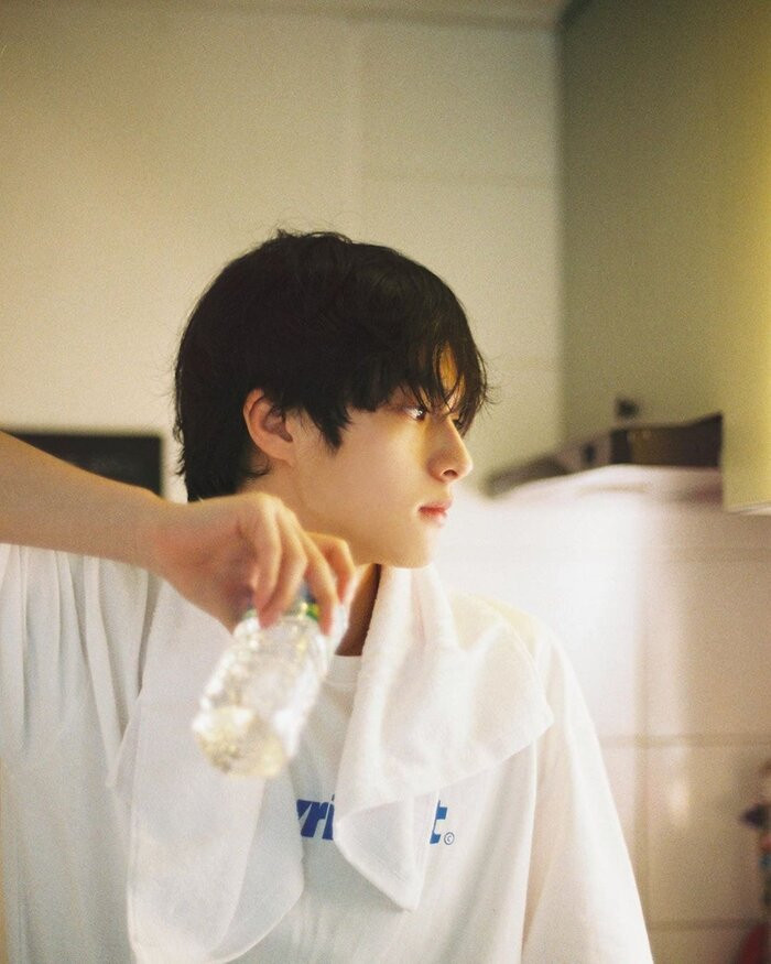 Chang trai ngoi livestream hoc bai suot 7 gio dong ho-Hinh-4