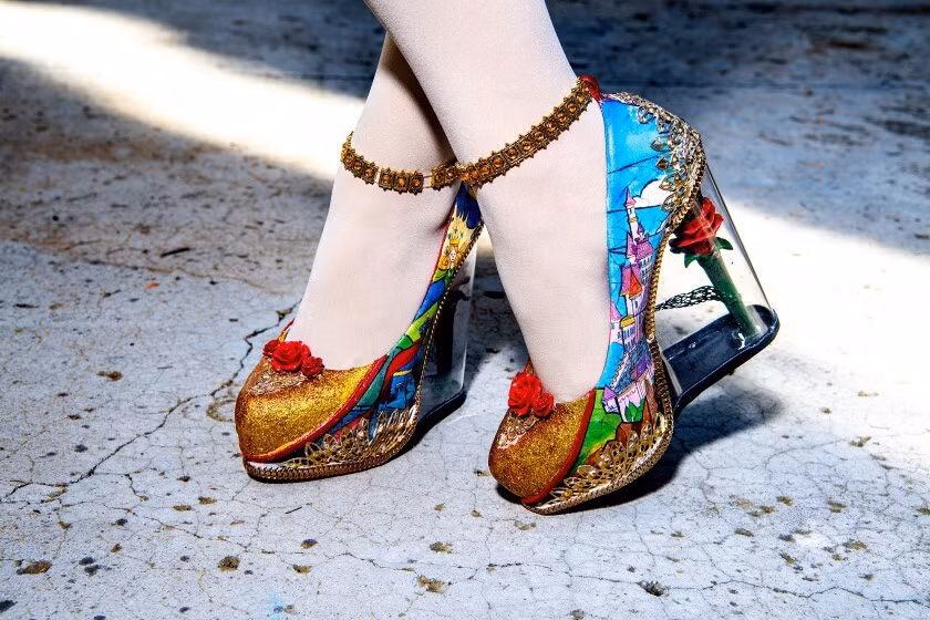 Co gai My bong noi tieng nho chiec vay gian cach xa hoi-Hinh-2