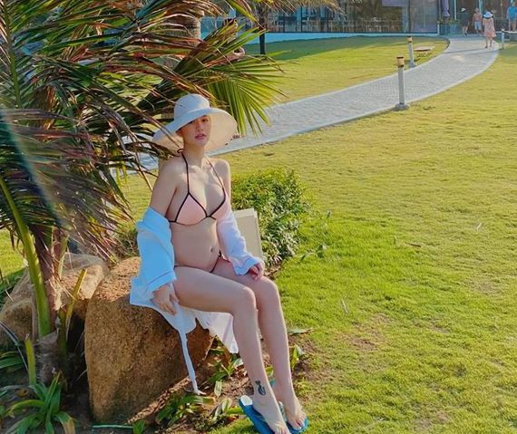 Van Navy cham khoe voc dang goi cam khi mang bau-Hinh-2