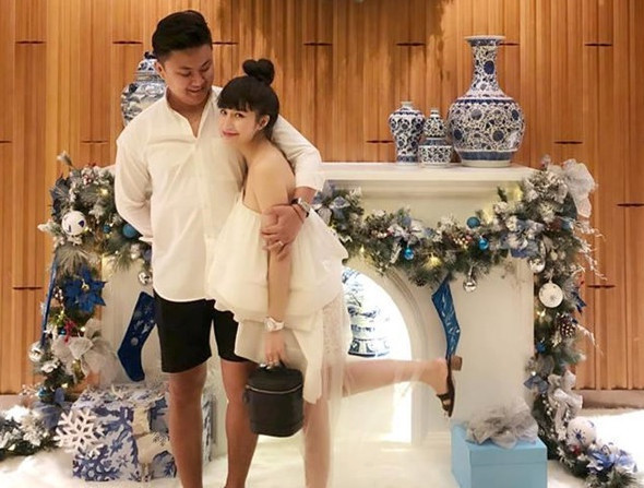 Van Navy cham khoe voc dang goi cam khi mang bau