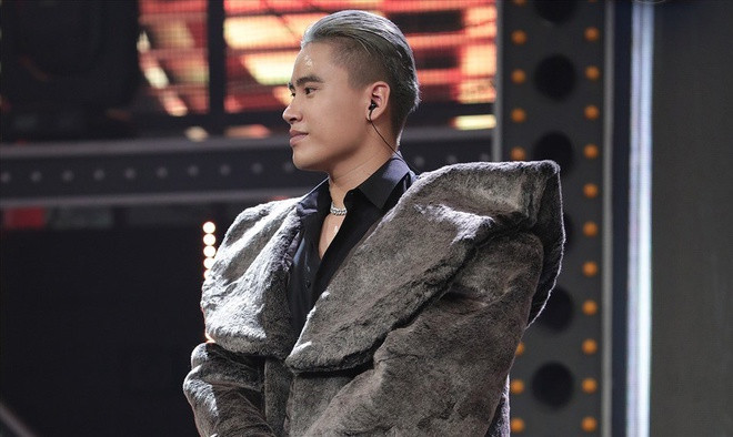 Với những tiết mục xuất sắc đã thể hiện trên sân khấu Rap Việt, GDucky được đánh giá là ứng viên số một cho danh hiệu quán quân. Điểm mạnh của thí sinh này không chỉ nằm ở flow, voice, cách gieo vần mà còn là cách đặt để cảm xúc trong các bài rap. Ảnh: Rap Việt.