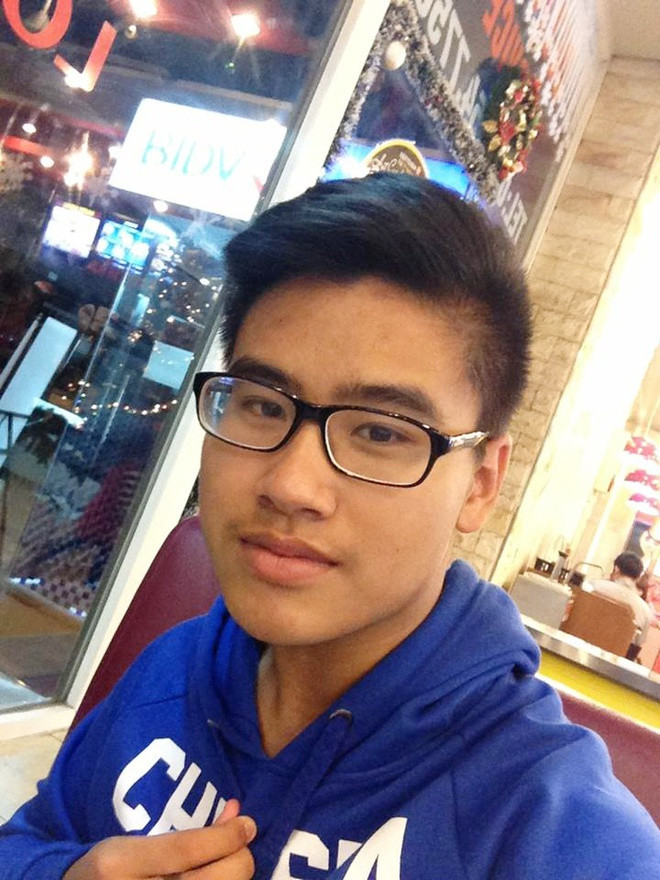 Ngoại hình GDucky (tên thật Đặng Mai Việt Hoàng) không có nhiều khác biệt so với hiện tại. Anh từng là học sinh lớp chuyên Anh, trường THPT chuyên Nguyễn Huệ. GDucky đang theo học khoa Kinh doanh Quốc tế, Học viện Ngân hàng. Ảnh: NVCC.