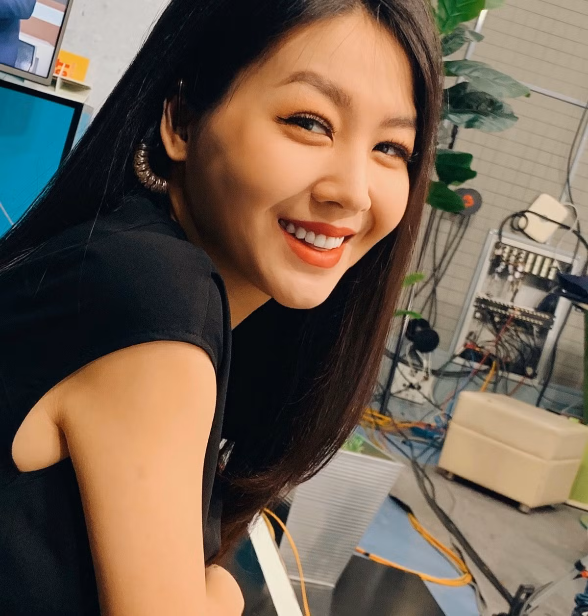 MC Hong Nhung VTV len song sau 17 ngay sinh con-Hinh-3