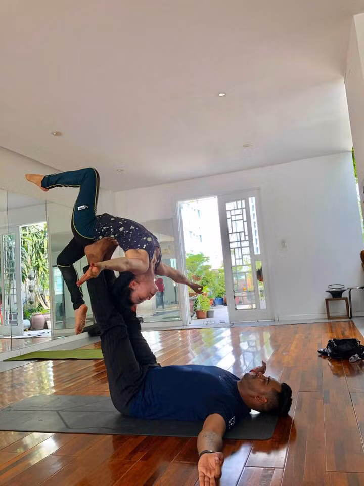 Me Ho Ngoc Ha thuc hien dong tac yoga dinh bat chap tuoi 63-Hinh-4