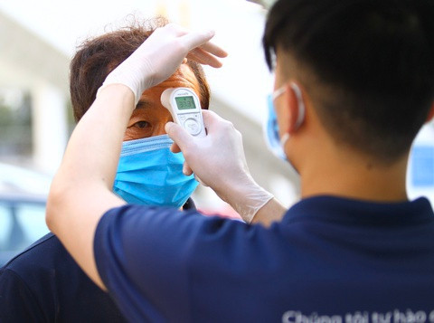 Huế vận động sinh viên y dược hỗ trợ các chốt kiểm dịch Covid-19 1 giờ trước13:0919/03/2020Thời sựThời sự 0 Ban chỉ đạo phòng dịch Covid-19 Thừa Thiên - Huế vận động sinh viên năm cuối ngành y dược tham gia hỗ trợ đo thân nhiệt, kiểm tra sức khỏe tại các chốt kiểm dịch. 'Cần cảm ơn khách sạn làm khu cách ly, kể cả thu phí hay không' 2 giờ trước12:4319/03/2020Du lịchKinh nghiệm du lịch 0 Nhiều khách sạn đang gửi đơn đến chính quyền địa phương để được sử dụng làm khu cách ly trong thời điểm dịch Covid-19 bùng phát.