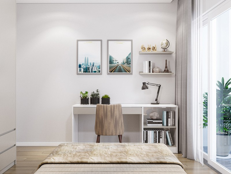 Sách được sắp xếp ngay ngắn, thể hiện sự tỉ mỉ của cậu bé.