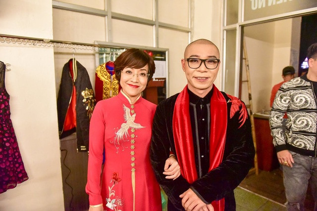 MC Thao Van cong khai 'thach dau' chong cu Cong Ly