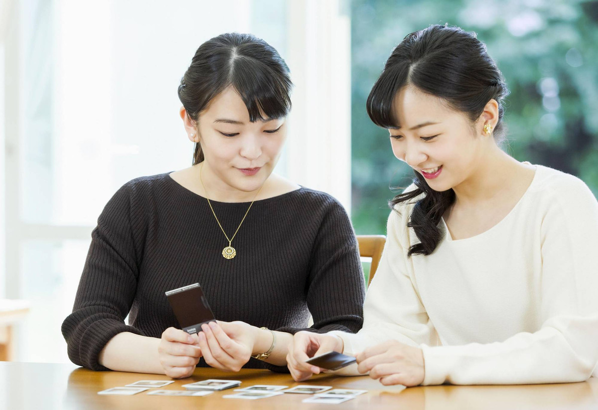 Nhờ gương mặt xinh xắn từ khi còn nhỏ, cô gái 26 tuổi được mệnh danh là "nàng công chúa xinh đẹp nhất Nhật Bản". Kako có năng khiếu về nghệ thuật. Cô đã học trượt băng nghệ thuật từ những năm tiểu học. Năm 2007, công chúa đại diện cho Câu lạc bộ Trượt băng nghệ thuật Meiji-jingu Gaien để tham gia Cuộc thi Trượt băng nghệ thuật Cúp Mùa xuân do Liên đoàn Trượt băng Nhật Bản tổ chức. Công chúa Kako đứng đầu bảng Shinjuku (Nữ nhóm B - lớp 6 tiểu học trở lên).