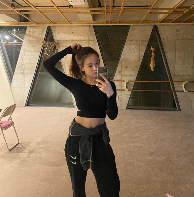 Yeon Jae dành nhiều thời gian cho sở thích nhảy múa. Vốn là VĐV thể dục nhịp điệu, khả năng cảm thụ âm nhạc, chuyển động uyển chuyển của cô được đánh giá cao. 9X thường đăng tải các clip nhảy cover trên kênh video cá nhân. Bên cạnh đó, Yeon Jae còn làm vlogger, tham gia game show giải trí hay làm bình luận viên một số sự kiện thể thao.