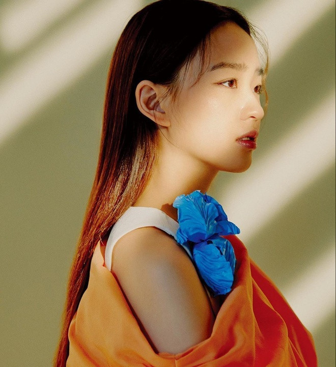 Ở tuổi 26, nhan sắc của "nữ thần thể dục nhịp điệu" một thời được nhận xét ngày càng trưởng thành, quyến rũ. Yeon Jae vẫn theo đuổi phong cách thời trang nữ tính, ngọt ngào. Thi thoảng, cô xuất hiện với trang phục quyến rũ trên tạp chí và nhận được nhiều lời khen ngợi.