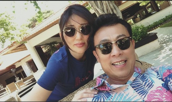 Van Son hiem hoi ninh ba xa: 'Nang co net dep vuot thoi gian'-Hinh-7