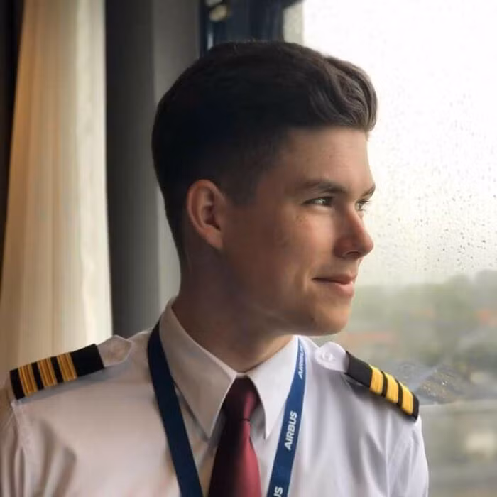 Phi cong Nga 23 tuoi chuyen sang lam shipper-Hinh-3