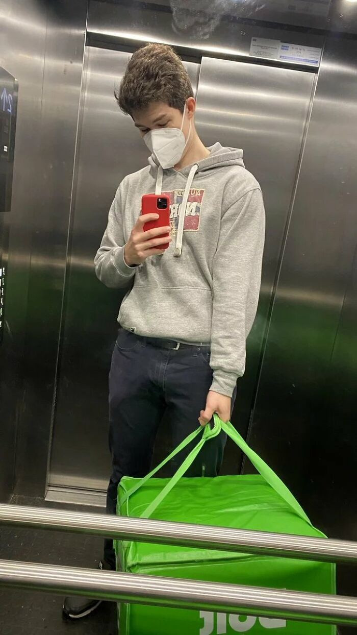 Phi cong Nga 23 tuoi chuyen sang lam shipper-Hinh-2