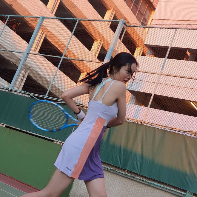 Ngoài đua xe đạp đường trường, cô còn yêu thích tennis. Nong Poy tập luyện thể thao thường xuyên để giữ gìn vóc dáng và duy trì sự tươi trẻ. Loạt ảnh rèn luyện thể thao của cô nhận được nhiều lời khen ngợi từ phía khán giả. Trong ảnh, nhan sắc của Nong Poy vẫn thu hút kể cả khi không trang điểm.