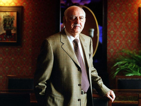 Gia đình tỷ phú Ấn Độ Pallonji Mistry sở hữu tổng tài sản 22,6 tỷ USD. Theo Forbes, tỷ phú Mistry khá kín tiếng trước truyền thông. Ông và gia đình nắm giữ phần lớn cổ phần tại Tata Sons, tập đoàn đầu tư gồm 30 công ty lớn nhỏ. Con trai lớn của ông - Shapoorji Mistry - là chủ sở hữu Eureka Forbes, một thương hiệu lọc nước ở Ấn Độ. Ảnh: Forbes.