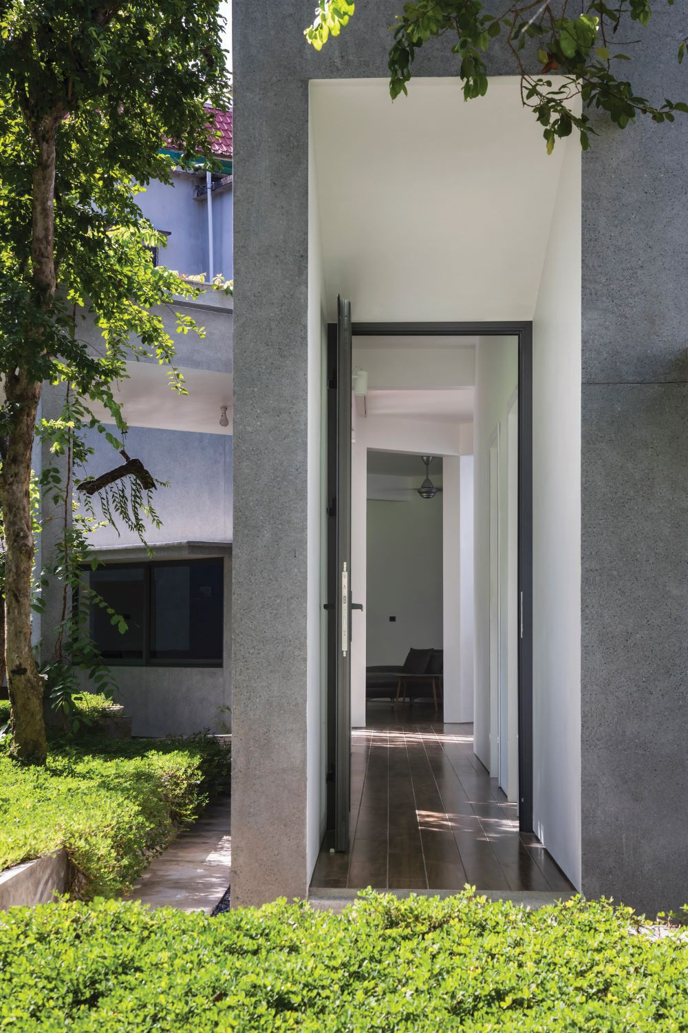 Khối đan xen đa diện tạo ra các góc bẫy gió hiệu quả cho công trình, thông gió xuyên phòng.