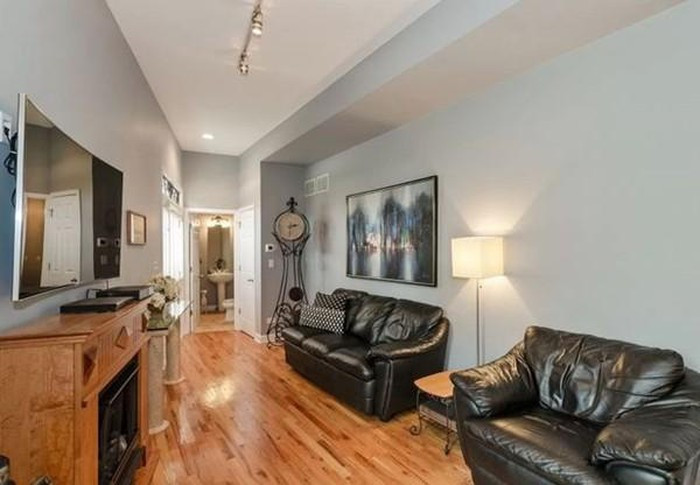 Ngôi nhà siêu mỏng ở Mỹ gây bão mạng xã hội ảnh 2