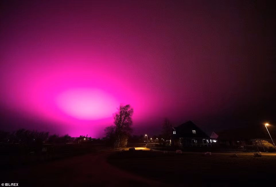 Bầu trời Thụy Điển bất ngờ chuyển sang màu tím lạ