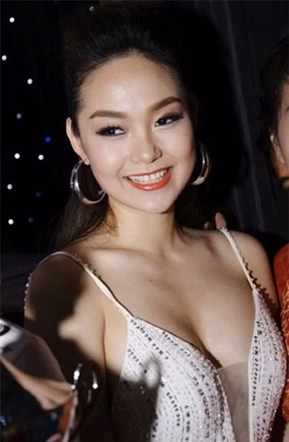 Au Ha My bi boc lam gia not ruoi phu quy o nguc-Hinh-8