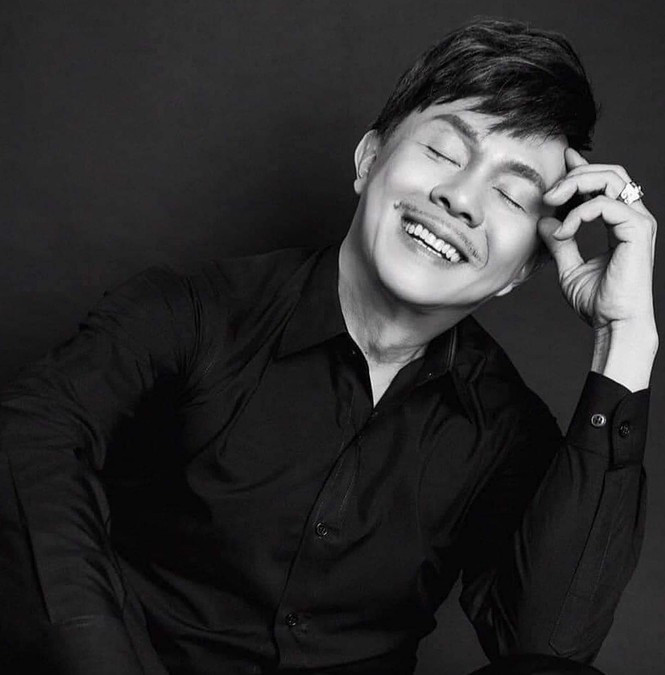 Bức tranh vẽ duy nhất trưng bày tại đám tang nghệ sĩ Chí Tài - Hình 2 Buc tranh ve duy nhat trung bay tai dam tang nghe si Chi Tai-Hinh-2