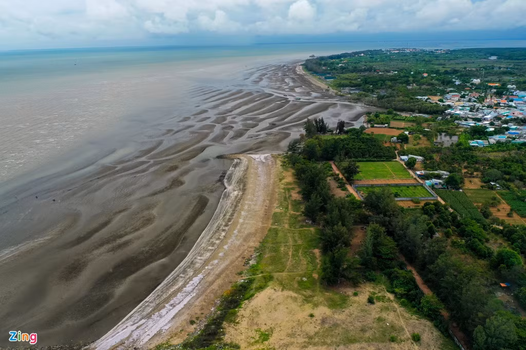 Một phần của dự án Saigon Sunbay là đường bờ biển kéo dài từ xã Long Hòa đến thị trấn Cần Thạnh. Tổng vốn đầu tư của Saigon Sunbay là hơn 217.000 tỷ đồng.