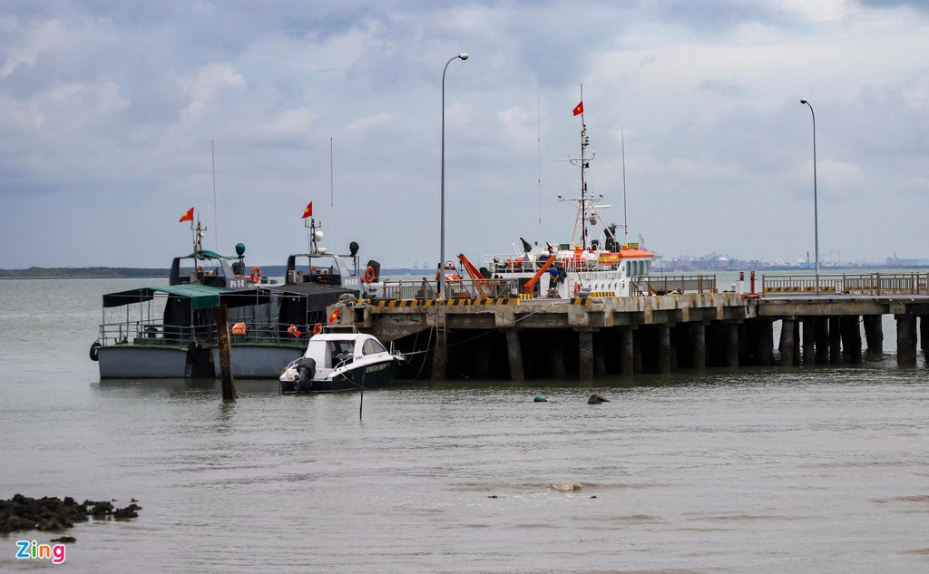 Tuyến phà biển Cần Giờ - Vũng Tàu có cự ly khoảng 15 km, xuất phát từ bến Tắc Suất (Cần Giờ) đến TP Vũng Tàu, thời gian hành trình khoảng 30 phút.