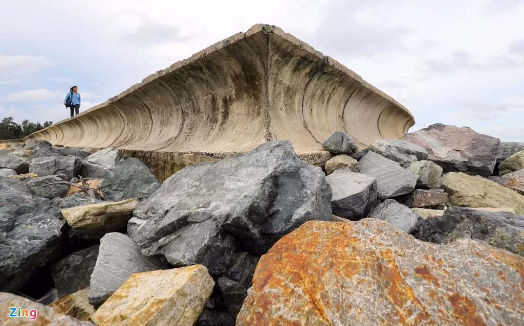 Dự án đã triển khai được một diện tích lấn biển rộng khoảng 1 km2 với bờ kè bằng bê tông và đá hộc. Tuy nhiên, theo ghi nhận hiện không có dấu hiệu thi công ở khu vực.