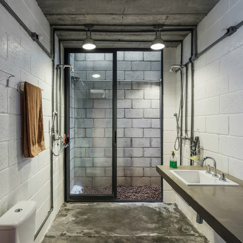 Phòng tắm sử dụng những loại chất liệu bền đẹp mà không thấm nước. Khu vực tắm mở phù hợp với xu hướng xây nhà hiện nay./.