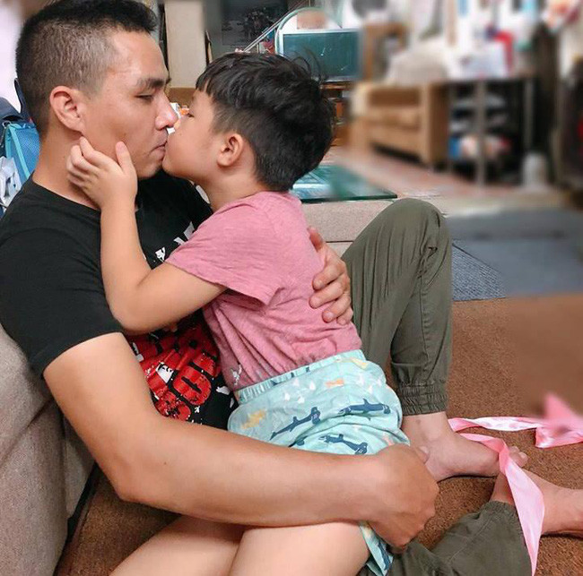 Ong xa khoe anh lo moi quan he giua MC Hoang Linh voi con rieng-Hinh-4