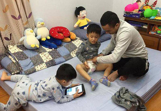 Ong xa khoe anh lo moi quan he giua MC Hoang Linh voi con rieng-Hinh-2