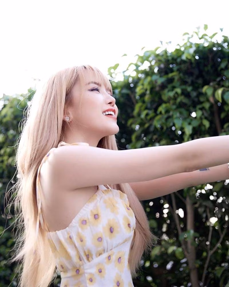 Son Tung M-TP va Thieu Bao Tram ben nhau mua dich-Hinh-10