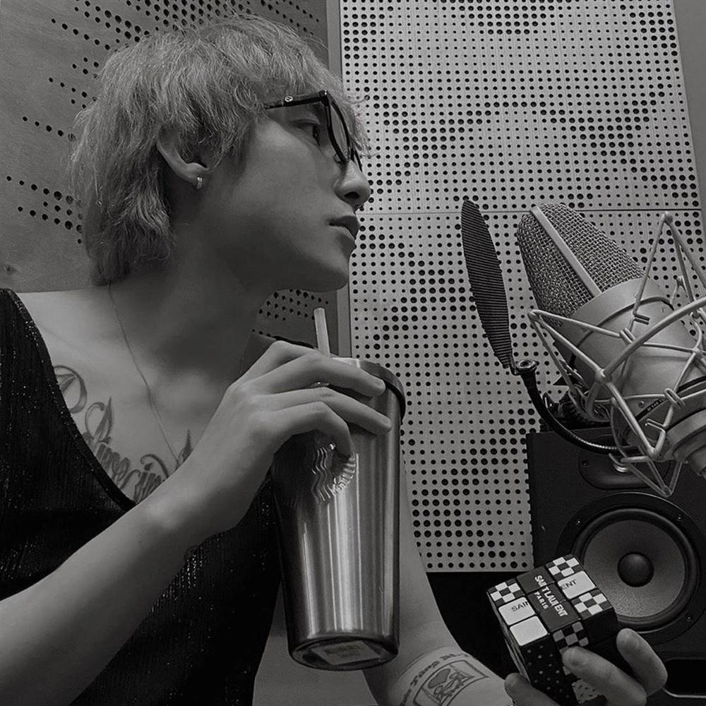 Son Tung M-TP va Thieu Bao Tram ben nhau mua dich-Hinh-7