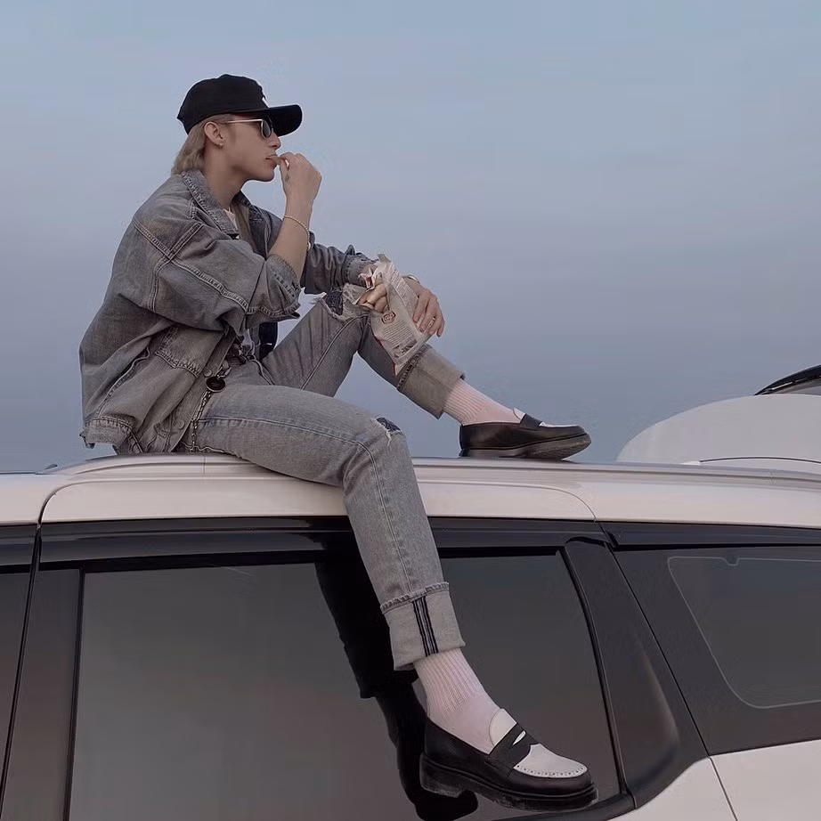 Son Tung M-TP va Thieu Bao Tram ben nhau mua dich