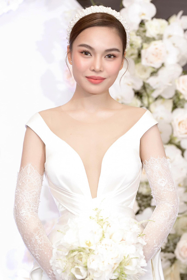 3 mỹ nhân showbiz được chồng chiều cùng tên Hồng Ngọc - Hình 8 3 my nhan showbiz duoc chong chieu cung ten Hong Ngoc-Hinh-8