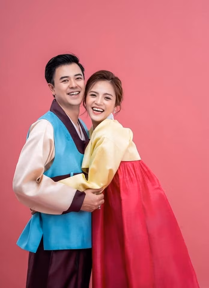 MC Tuan Tu tat tivi de vo khong xem duoc canh tao bao cua chong-Hinh-2