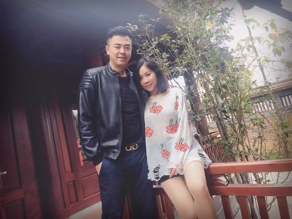 MC Tuan Tu tat tivi de vo khong xem duoc canh tao bao cua chong-Hinh-3