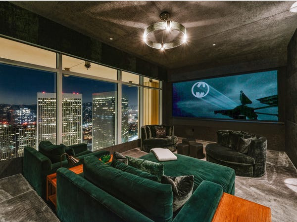 Phòng xem phim sang trọng. Ảnh: Michael MacNamara and Jason Speth.