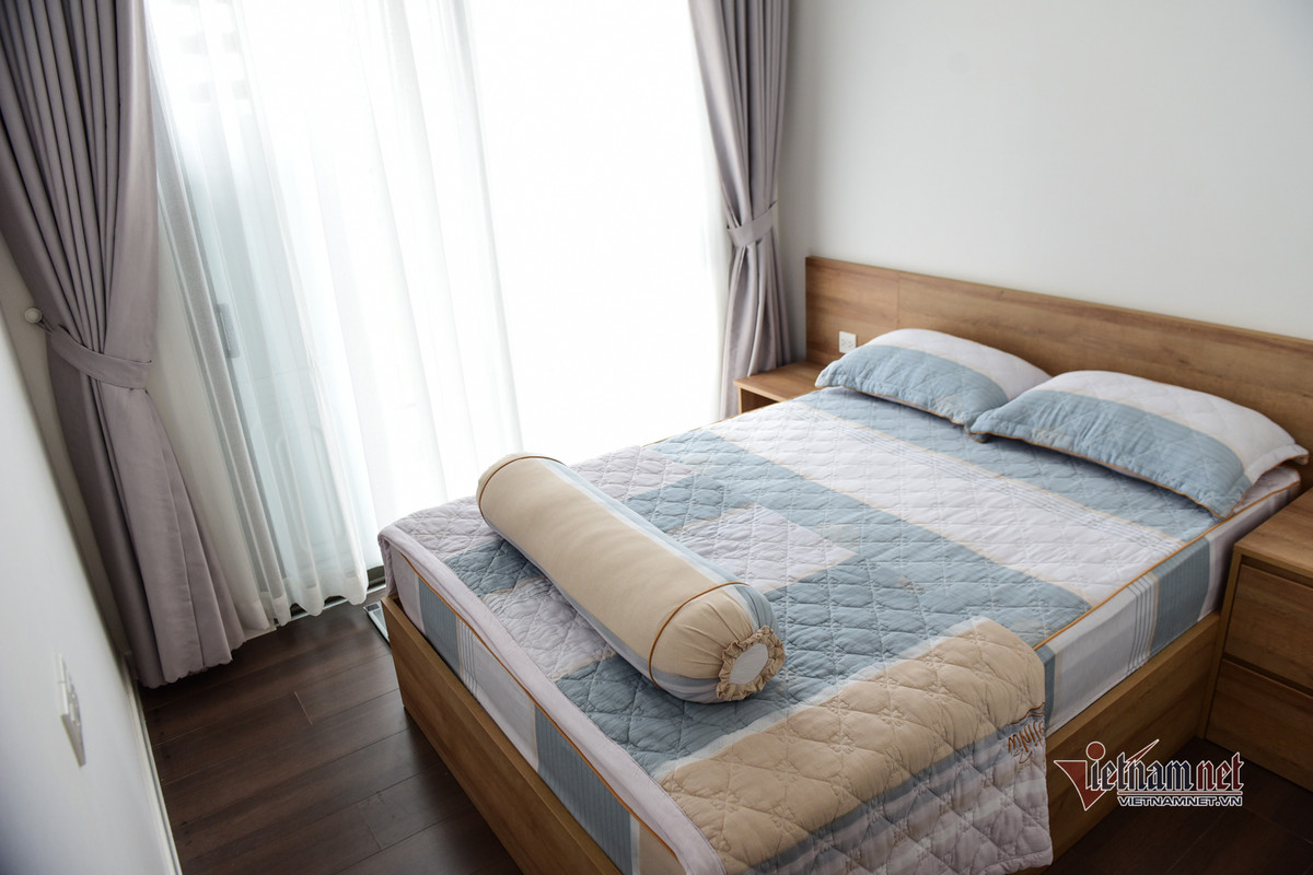 Một phòng ngủ khác trong căn hộ được Thanh Trúc cũng được bố trí gọn gàng với tông màu dịu mắt.