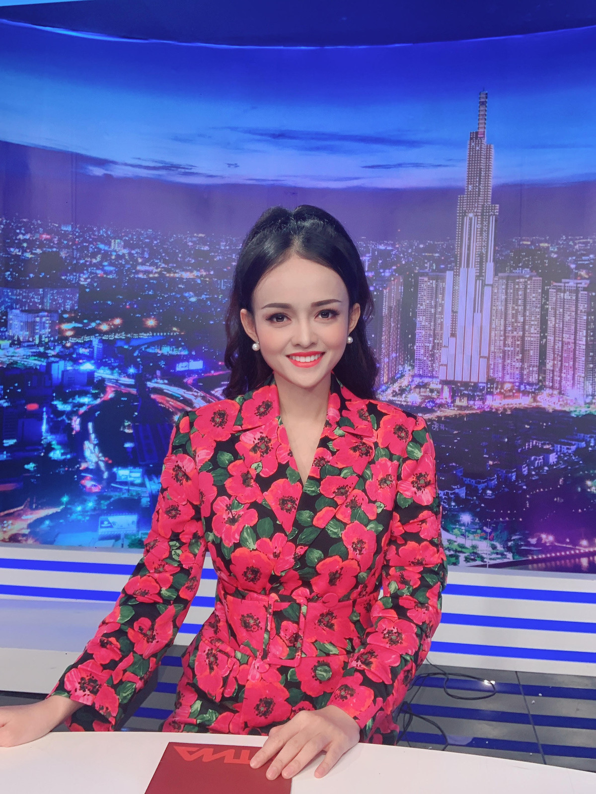 'Ngoài diễn xuất, công việc biên tập rất cuốn hút tôi. Tôi thực sự muốn được thử sức trong nghề này. Không phải vì danh lợi, mà đây là một công việc cho tôi biết rất nhiều điều mới lạ', Thanh Trúc trải lòng. Song song đó, cô vẫn nhận những kịch bản phim khi cảm thấy vai diễn phù hợp với mình. Anh Tùng